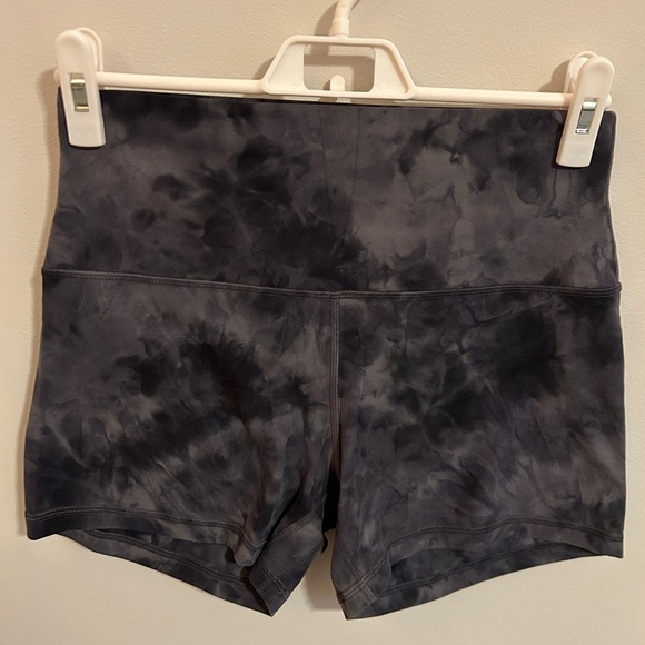 EUC Lululemon Align High-Rise Short 4" Diamond Dye Pitch Graphite Grey size 10 - Picture 5 of 9